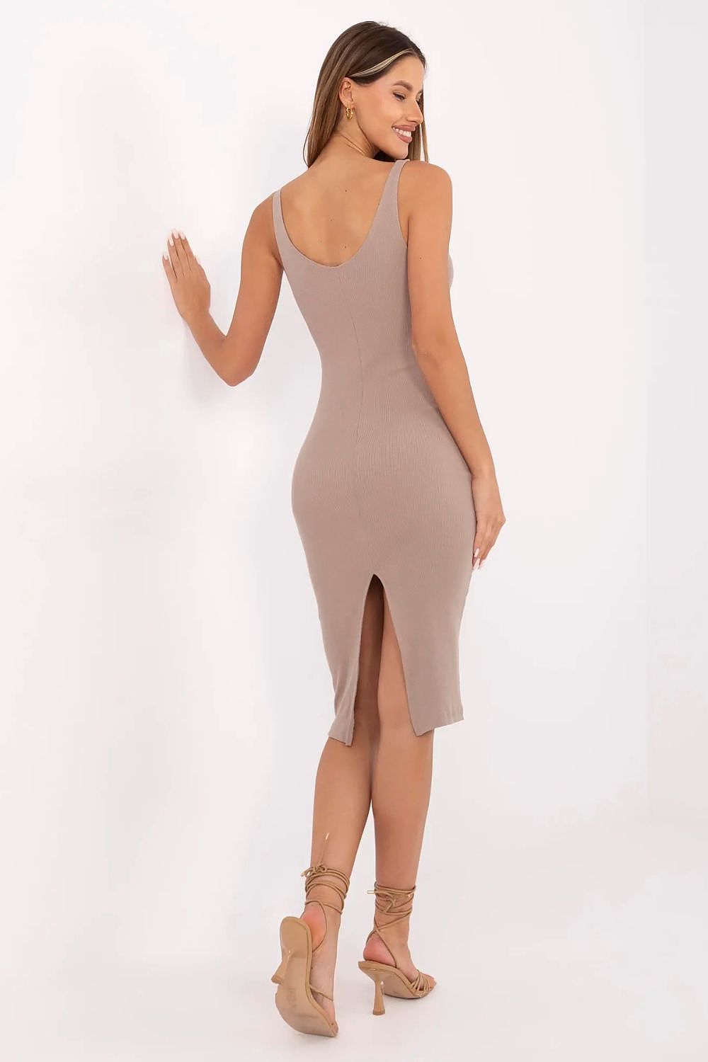 Sukienka Model RV-SK-7531.54 Dark Beige - Rue Paris